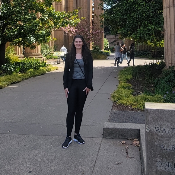 Meet your Posher, Michaela - Picture 2 of 5